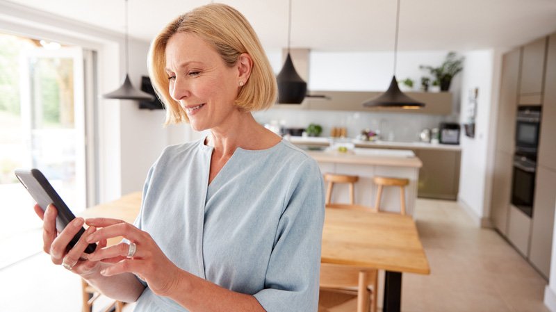 adjusting smarthome thermostat via mobile app